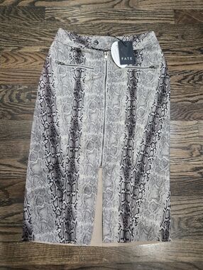 NWT Fate Zip Front Snake Print Skirt Women Size Small Color Black/Tan Size Small